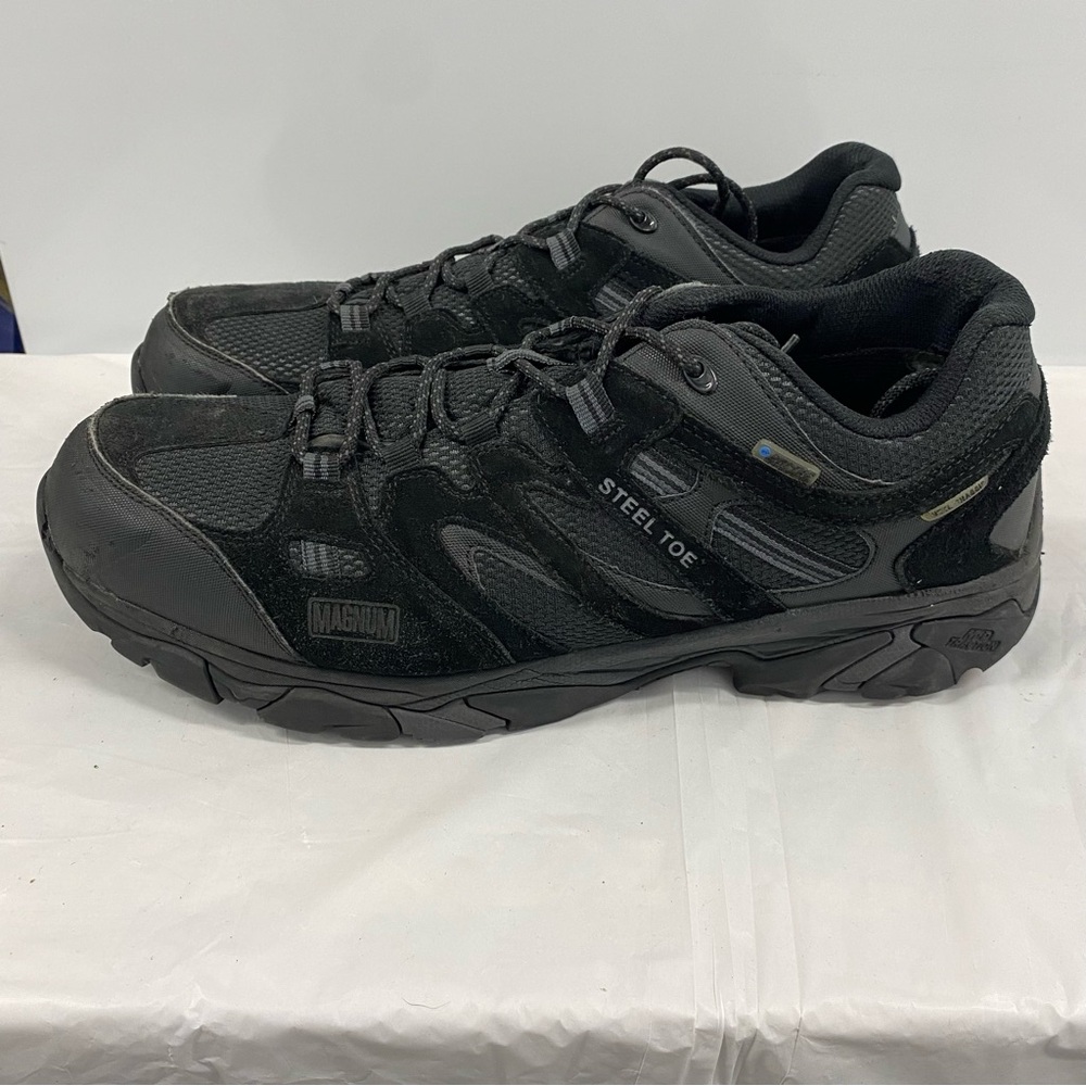 Magnum slip resistant steel toe work shoes Mens size 14M black